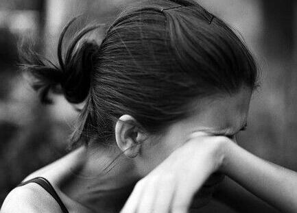 女生哭了怎么安慰?做对了就是关系升级 女生哭了怎么安慰?做对了就是关系升级第3张